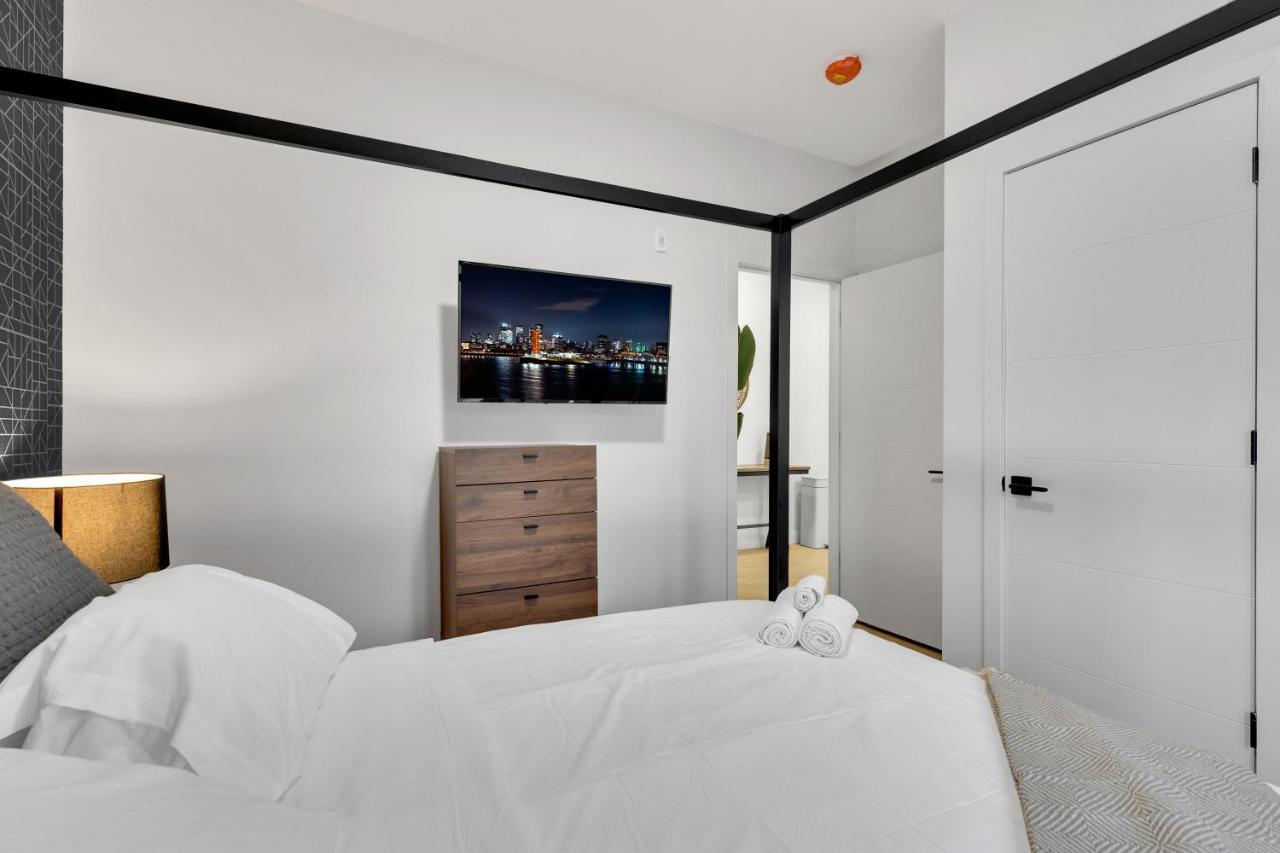 Deluxe Suites Downtown Монреал Екстериор снимка