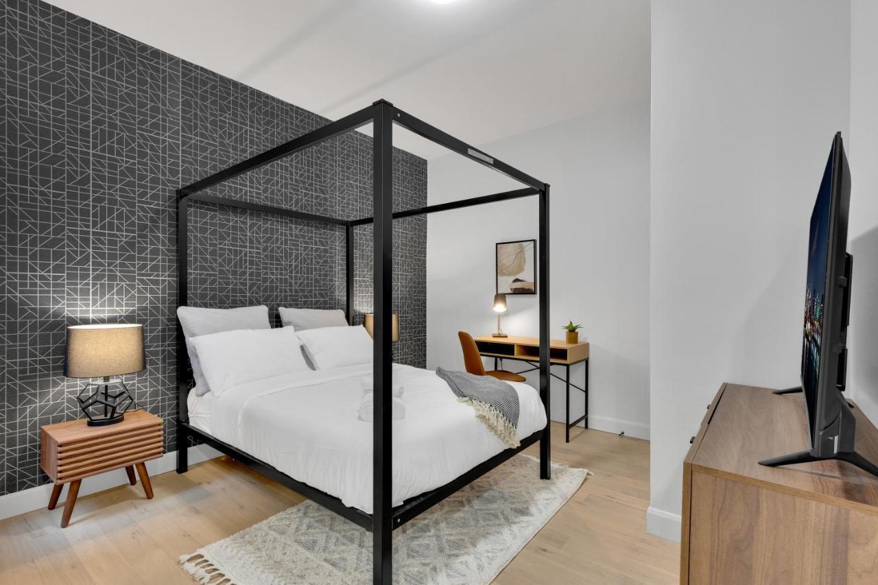 Deluxe Suites Downtown Монреал Екстериор снимка