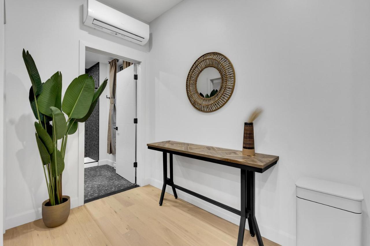 Deluxe Suites Downtown Монреал Екстериор снимка