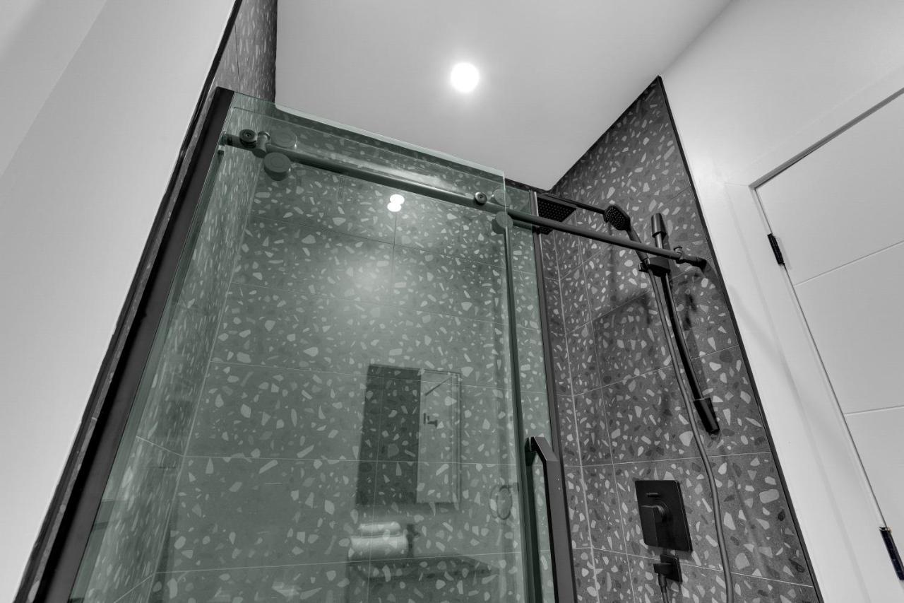 Deluxe Suites Downtown Монреал Екстериор снимка