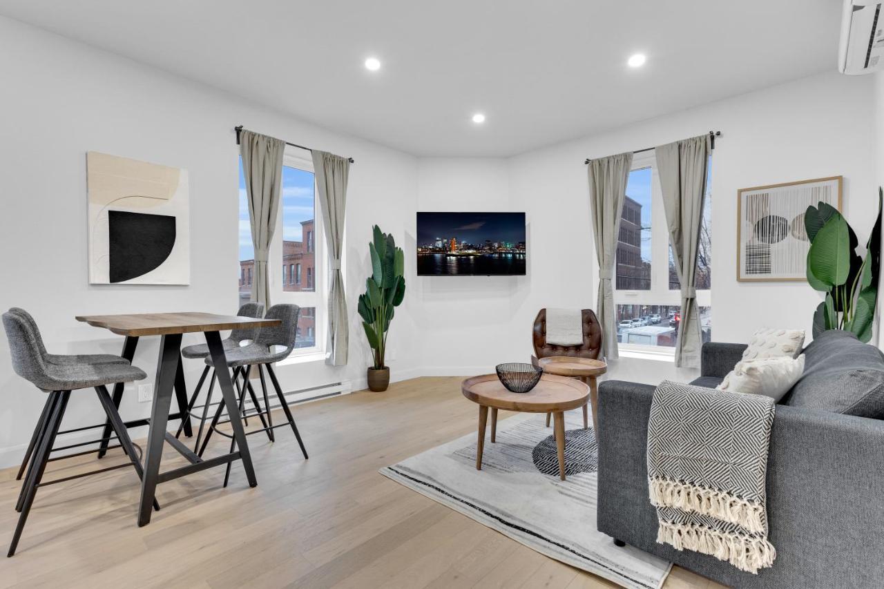 Deluxe Suites Downtown Монреал Екстериор снимка