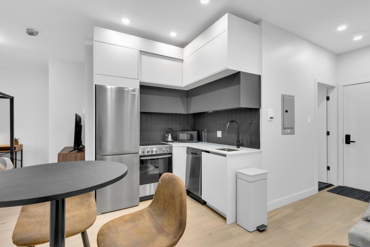 Deluxe Suites Downtown Монреал Екстериор снимка